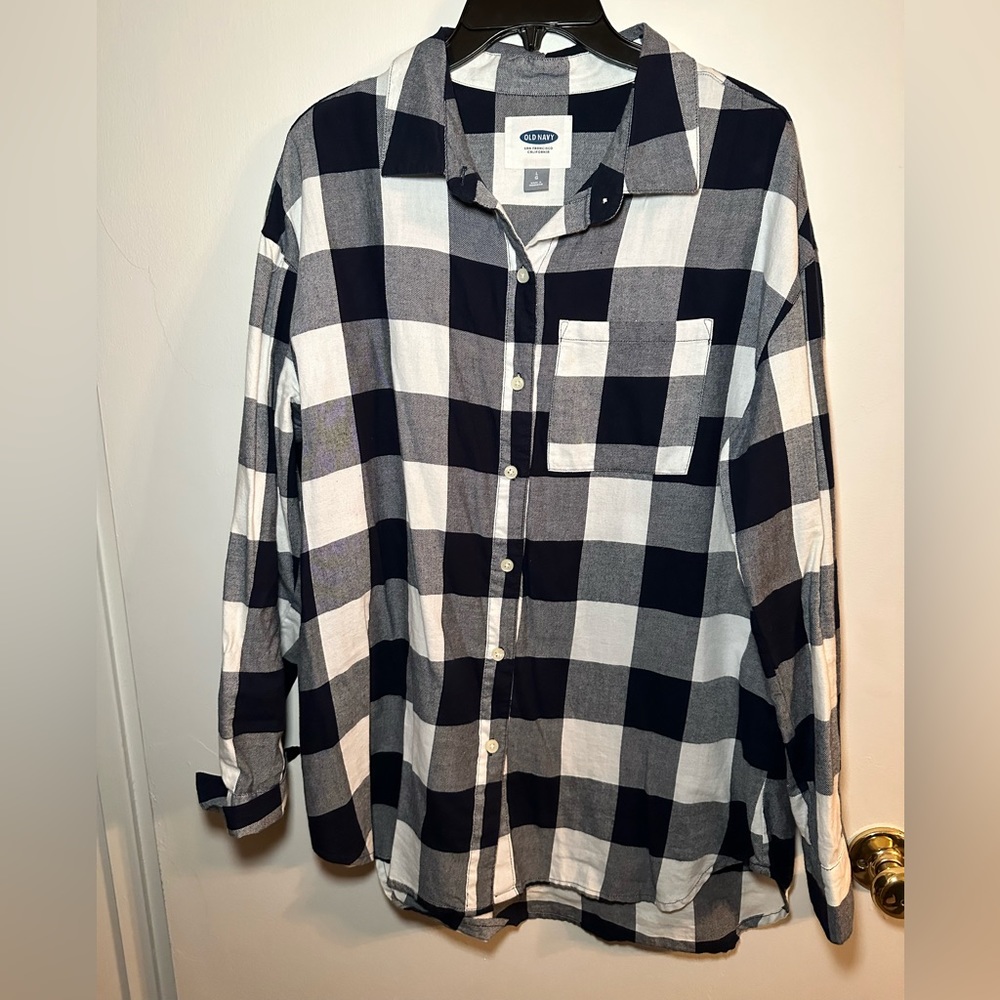 Old Navy blue and white checkered button down Size XL